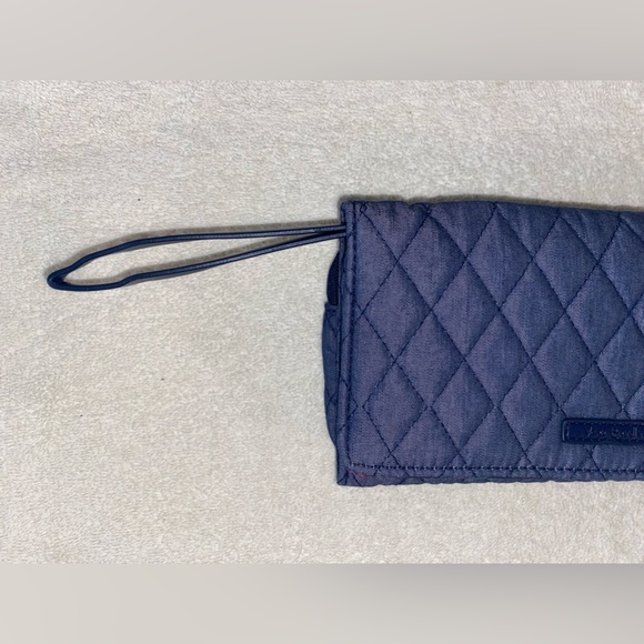 Authentic NWOT Vera Bradley Denim Crossbody/Clutch/Wristlet Handbag - Picture 4 of 10